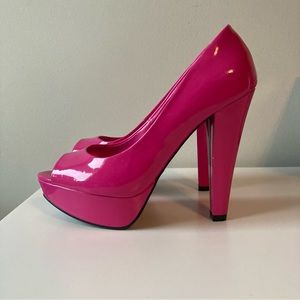 Pink platform pumps size 6 1/2 Barbie heels 🩷